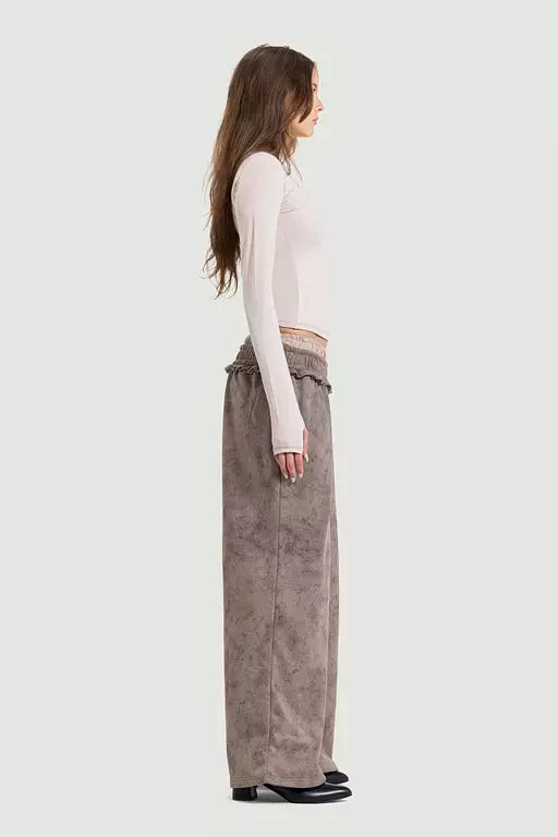 Chocolate ruffles boxer sweatpants In Brown