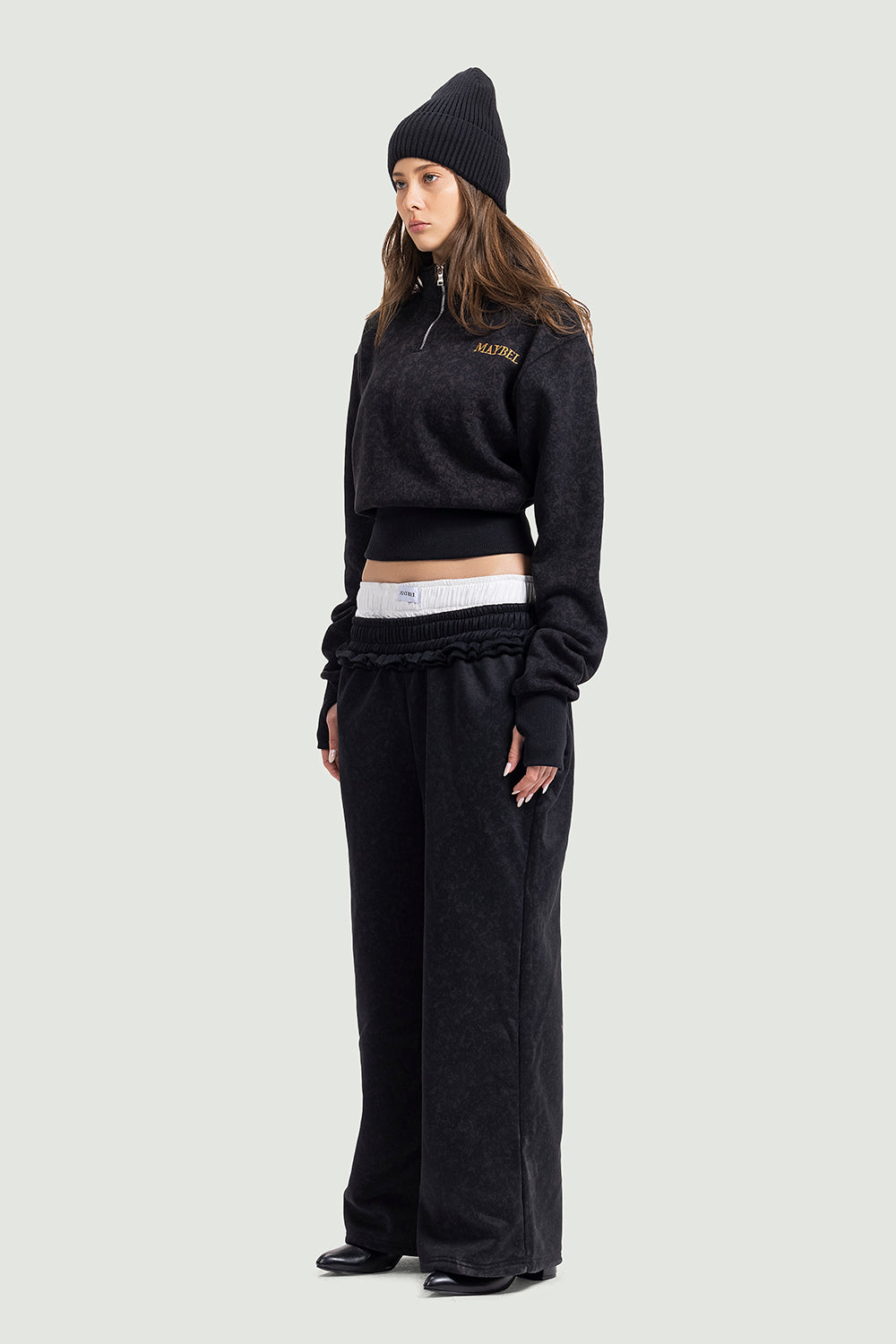 Midnight stone ruffles boxer sweatpants In black