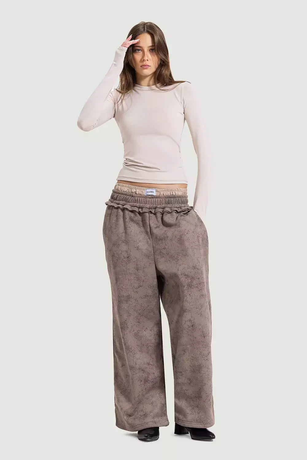 Chocolate ruffles boxer sweatpants In Brown