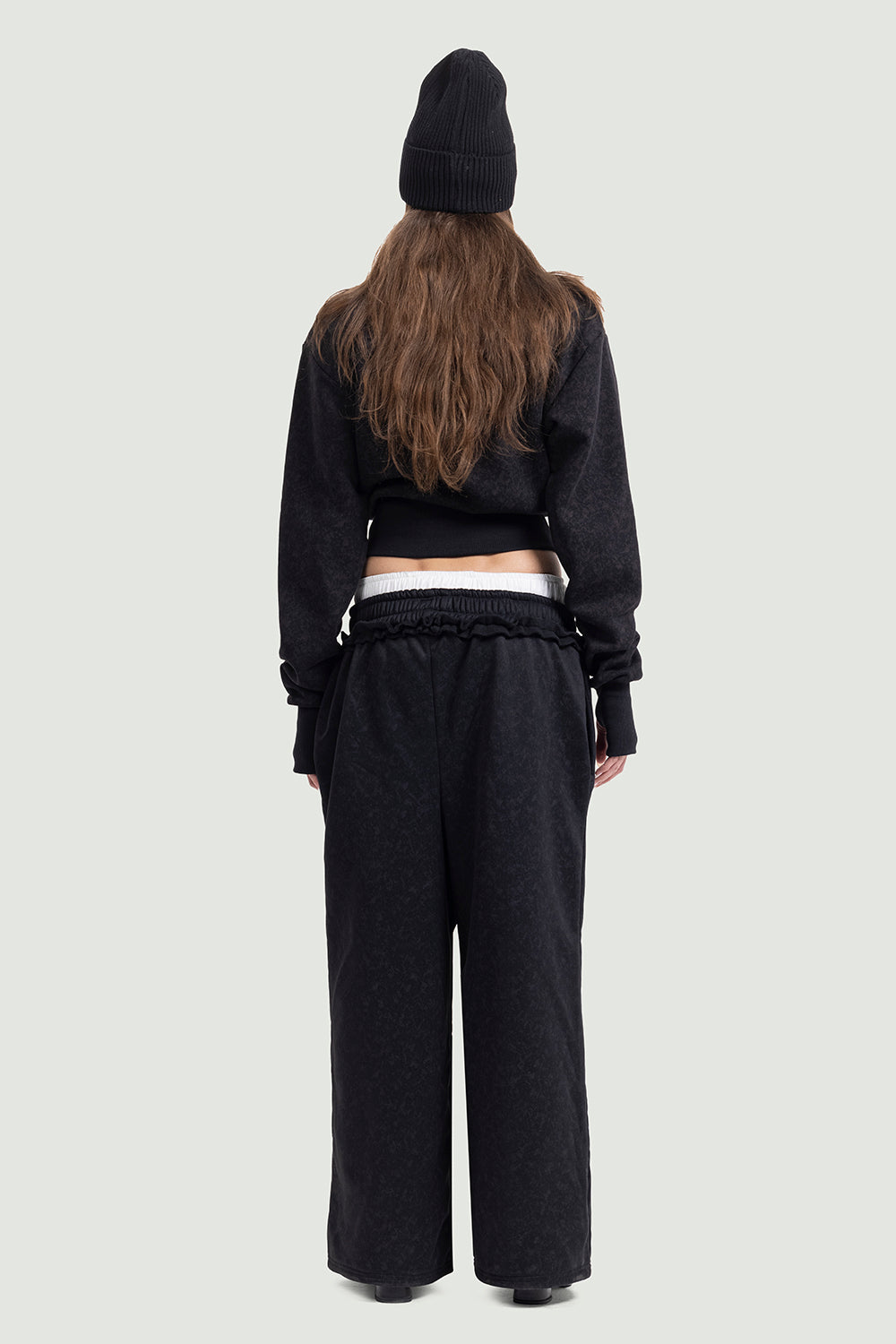 Midnight stone ruffles boxer sweatpants In black