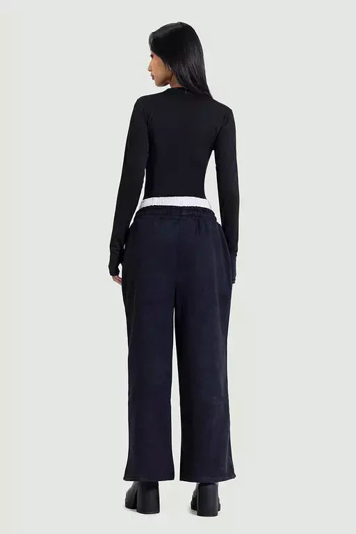 Midnight stone boxer sweatpants In black