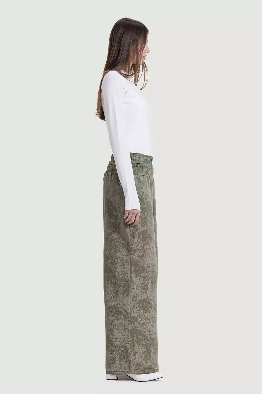 Pistachio boxer sweatpants In olive green